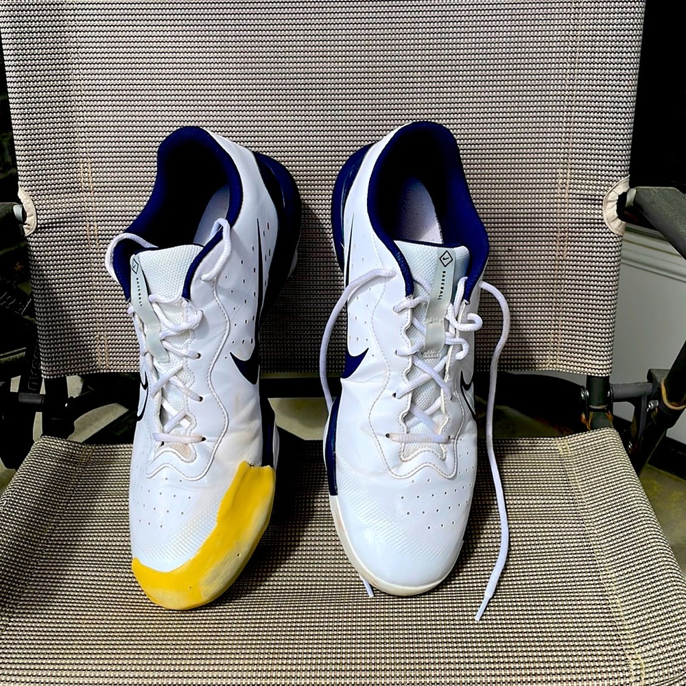 Nike alpha huarache varsity 4 low with pitchers toe